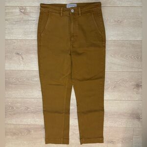 Everlane slim leg crop! Women’s size 6, soft + stretchy, 97% cotton/3% Elastane.